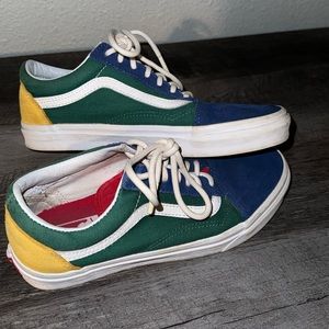 Women’s 7.5 yacht club old school vans
